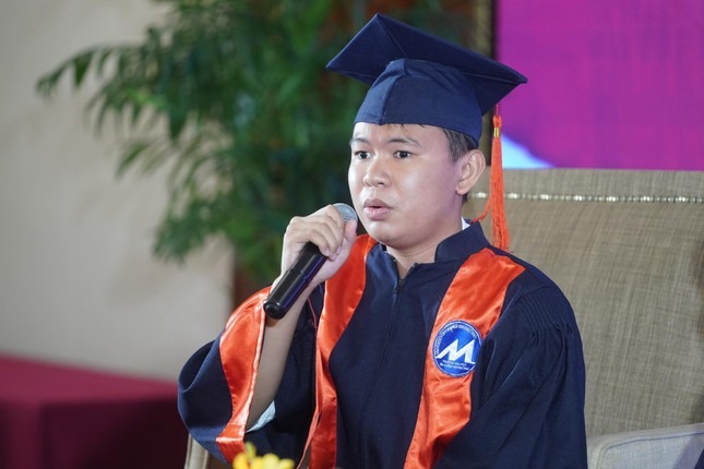 Sinh viên Nguyễn Huỳnh Long và nỗ lực sau tai nạn, bị mùa hoàn toàn