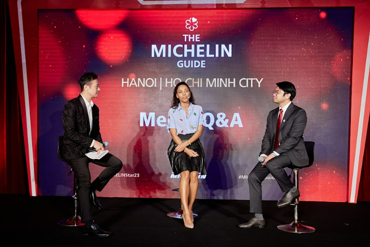 Các đại diện Michelin Guide tham gia trả lời thắc mắc từ phía khán giả. Nguồn ảnh: Sun Group