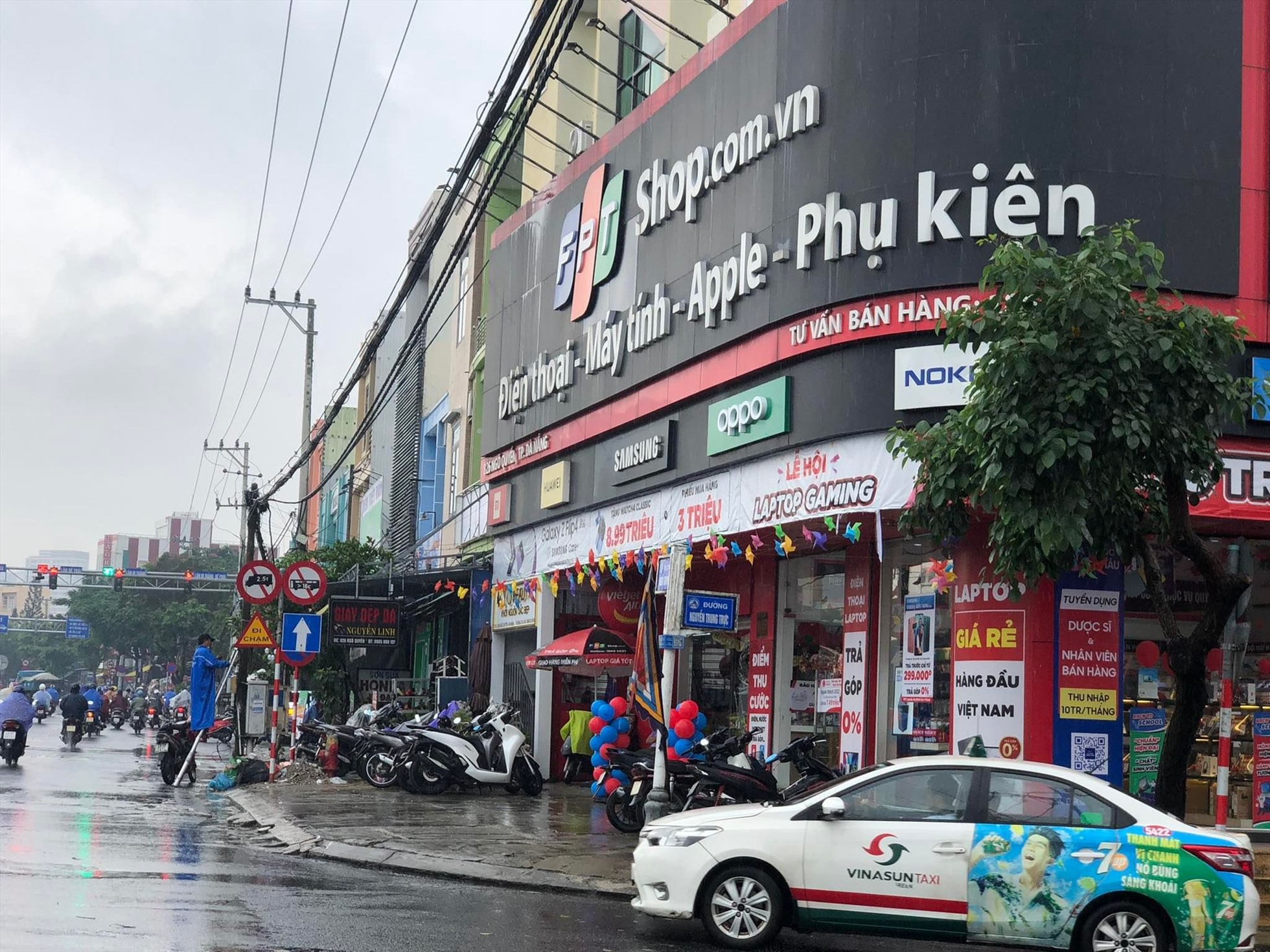 Cửa hàng FPT Shop tại số 826 đường Ngô Quyền, phường An Hải Bắc, quận Sơn Trà, TP.Đà Nẵng. Ảnh: S.T
