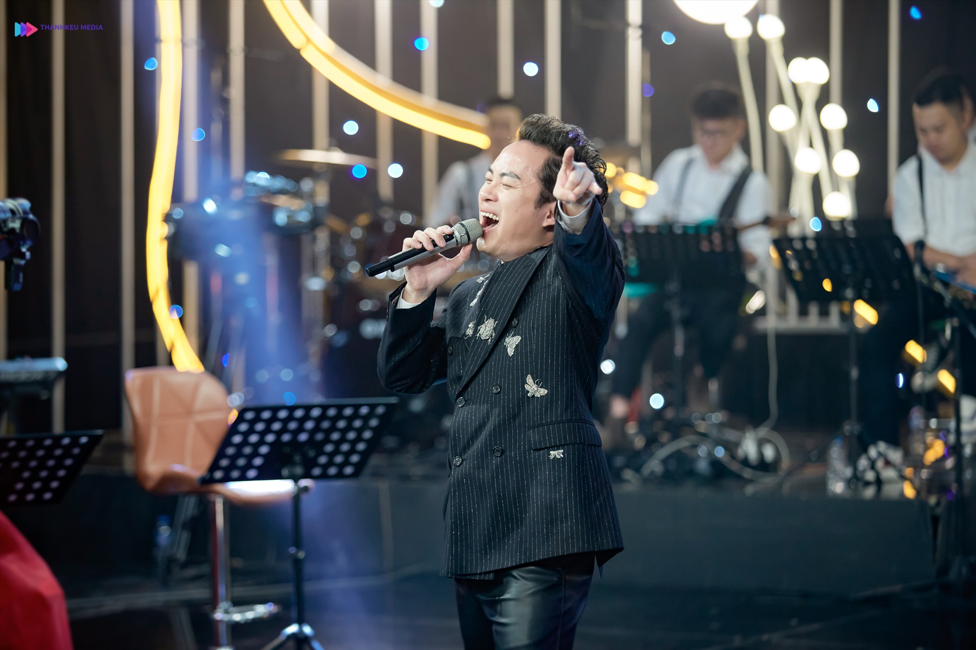 Nam ca sĩ Tùng Dương gửi đến khán giả ca khúc