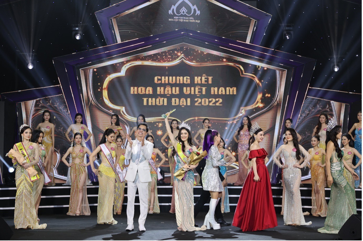 Với câu trả lời ứng xử này cùng những thể hiện đầy tự tin qua các phần thi của mình, Bùi Thị Kim Yến (SBD 603) đã chính thức được gọi tên cho ngôi vị á hậu 1 Hoa hậu Việt Nam Thời đại 2022.