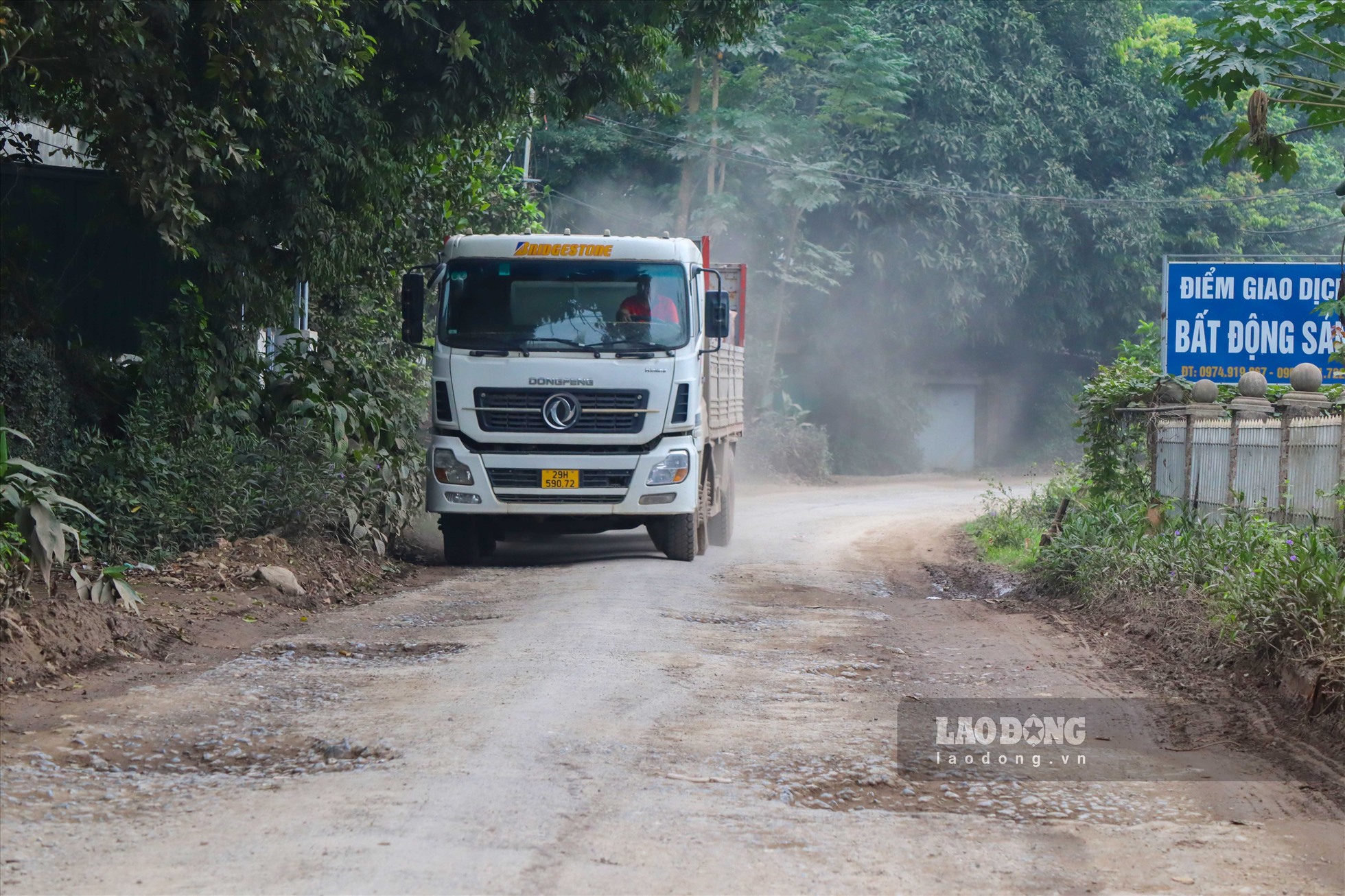 Đây là nơi nhiều xe có trọng tải lớn di chuyển qua.