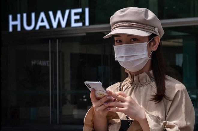 Tuy không trực tiếp bán điện thoại, nhưng các bằng sáng chế trong lĩnh vực này vẫn mang lợi nhuận về cho Huawei. Ảnh: AFP
