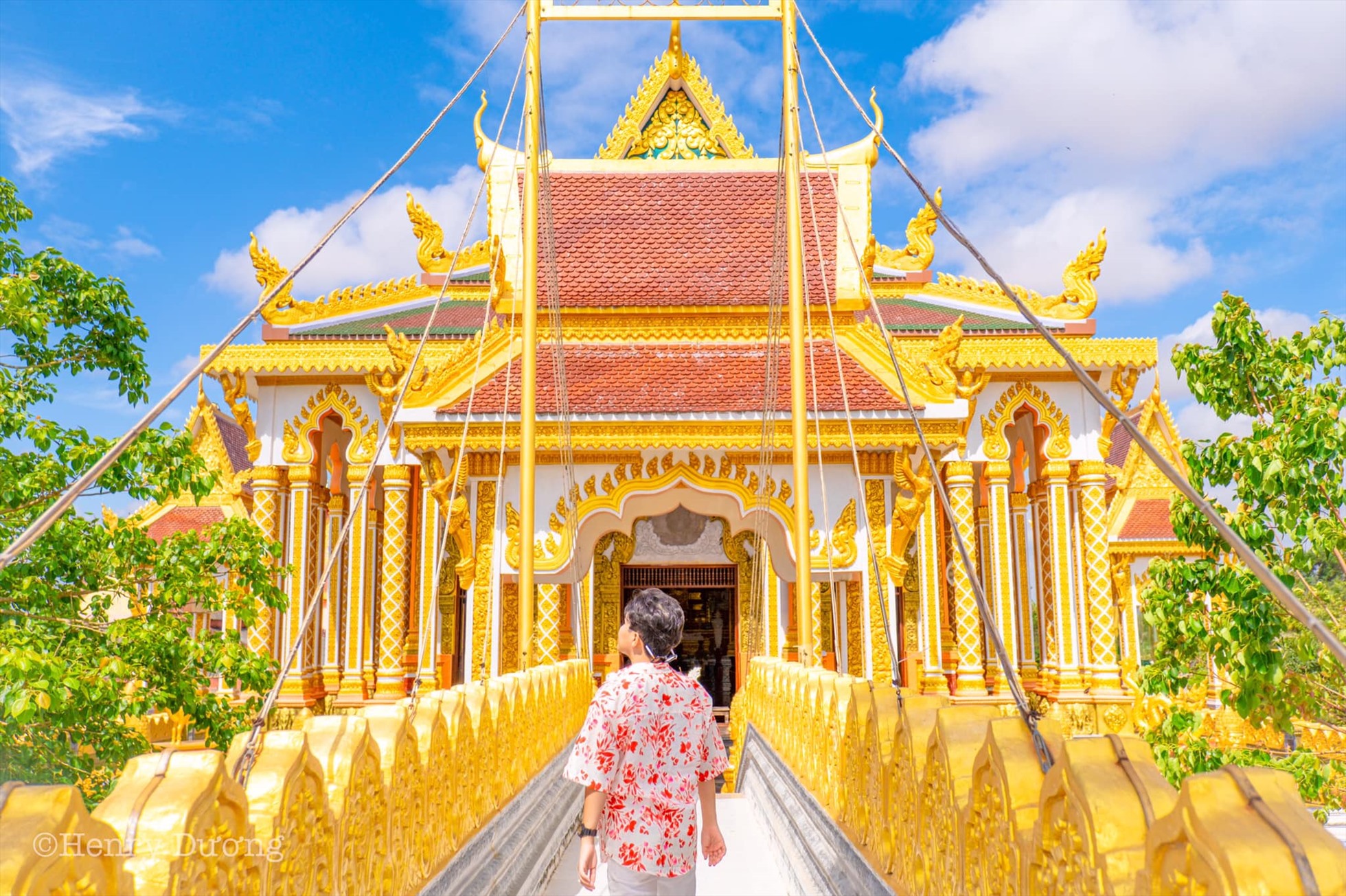 Chùa Wat Serey Tamon, ngoài tên trong tiếng Khmer còn được gọi theo tên tiếng Việt của chùa gọi là Chùa Tà Mơn, toạ lạc tại ấp Đào Viên, xã Viên Bình, huyện Trần Đề, tỉnh Sóc Trăng. Cách trung tâm thành phố khoảng 20km.