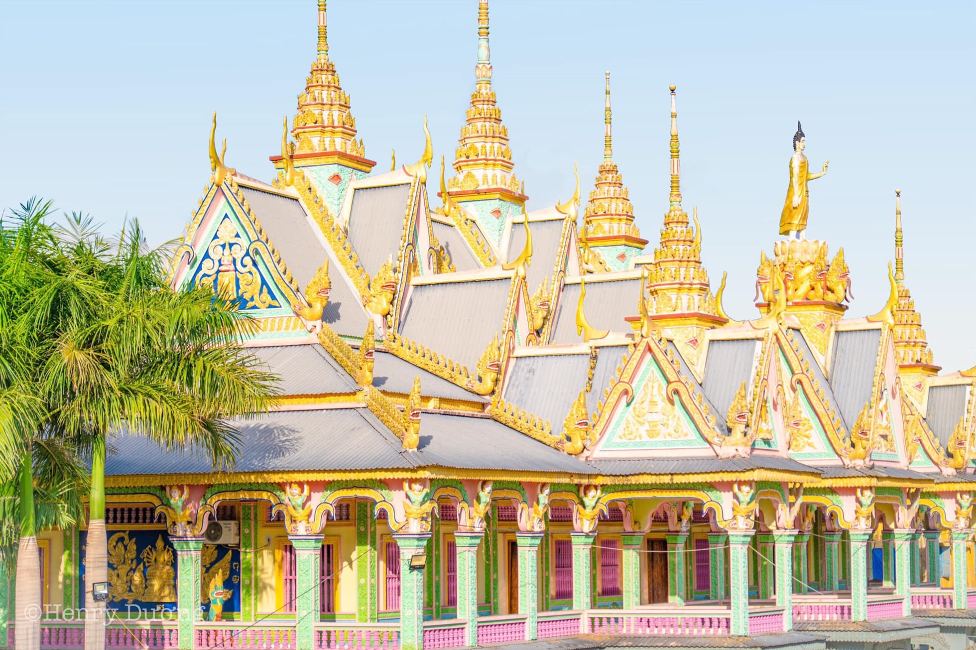 Kết thúc hành trình lúc 17h00, Nhựt Long quay trở lại trung tâm thành phố ăn tối rồi chuẩn bị lên xe trở về Sài Gòn. Toàn bộ chuyến đi, bao gồm cả chi phí ăn ở, đi lại chỉ hết hơn 600.000 VND/người.