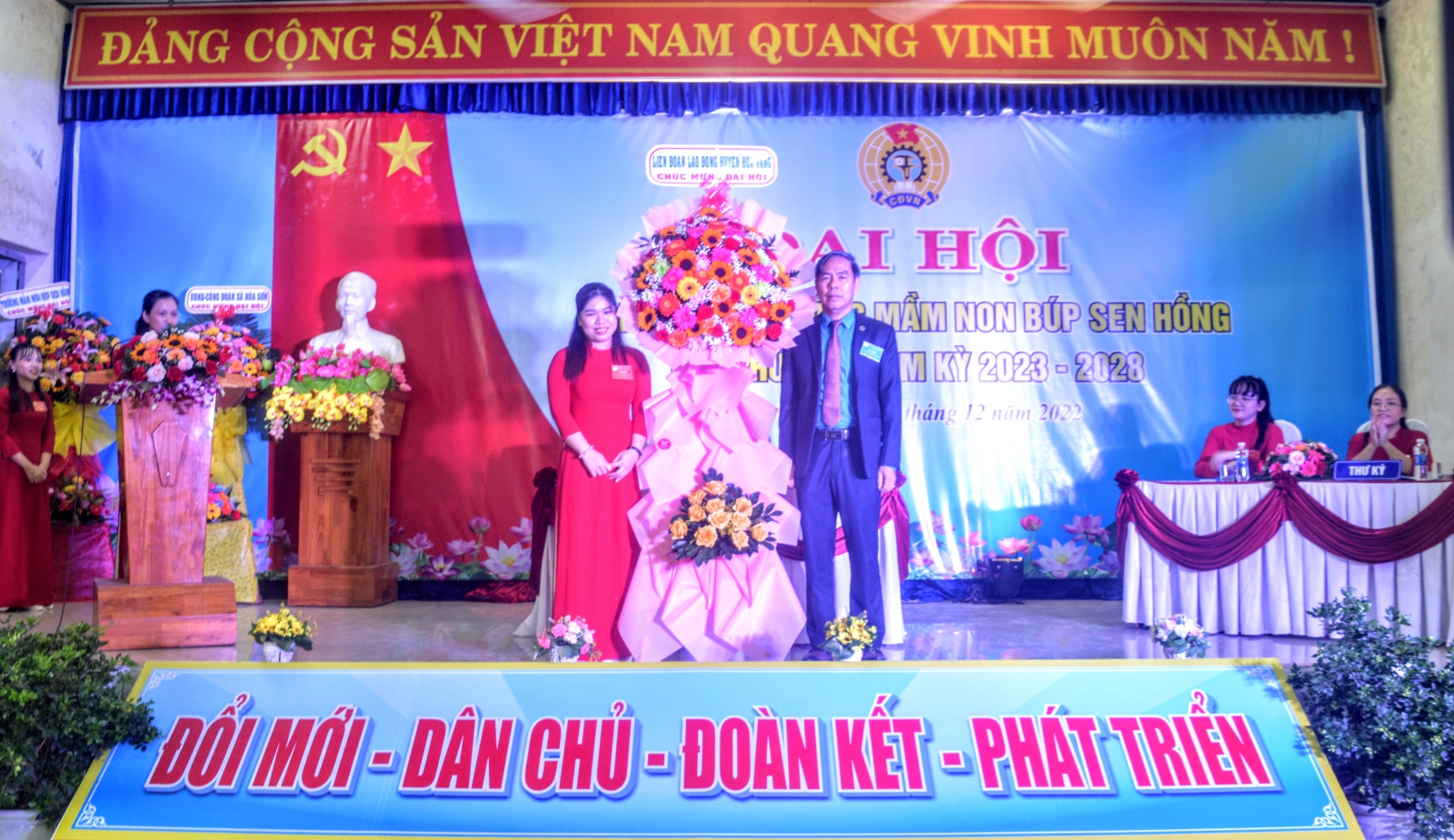 Công đoàn cơ sở trường Mầm non Búp Sen Hồng thí điểm bầu trực tiếp Chủ tịch CĐCS tại đại hội. Ảnh: Trà Vân