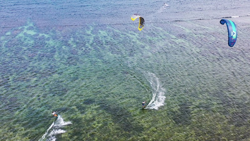 Lướt ván diều trên biển là trải nghiệm nên thử ở Ninh Thuận. Ảnh: Cổng thông tin điện tử Ninh Thuận