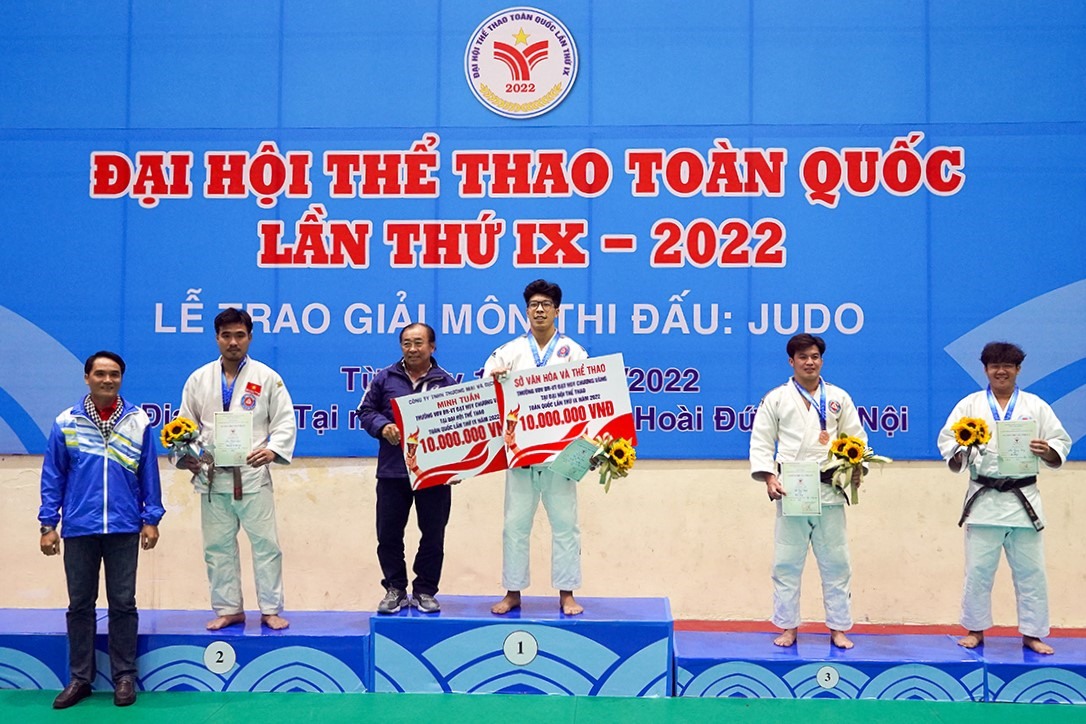 Vận động viên Trần Thanh Hiển xuất sắc vượt qua đối thủ mạnh giành huy chương vàng bộ môn judo, hạng cân 81 kg nam.