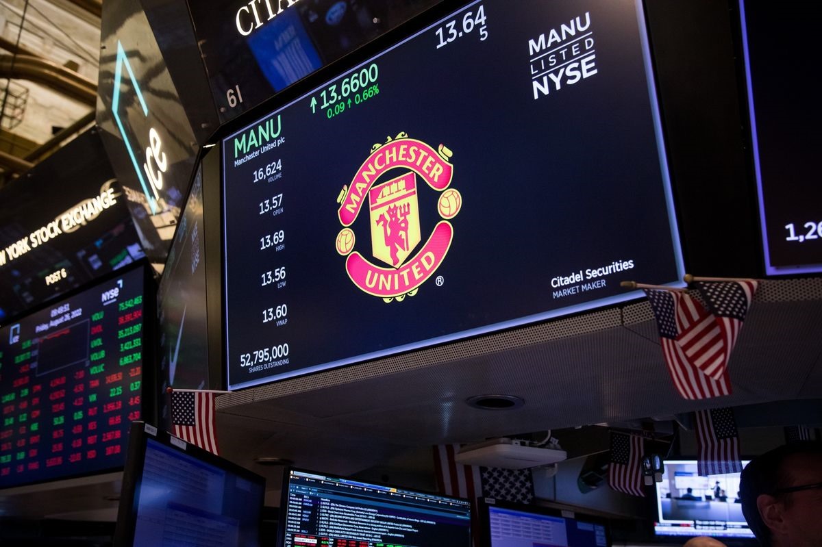 Không phải đội nào cũng được niêm yết tại NYSE như Manchester United. Ảnh: AFP
