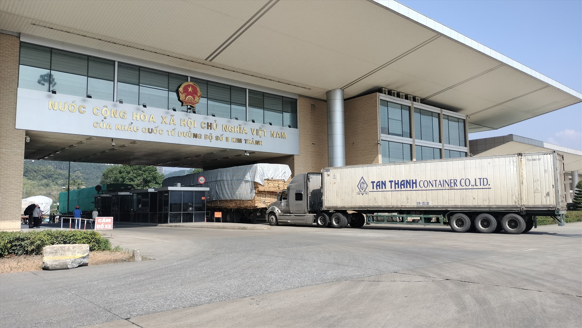 Cửa khẩu biên giới Việt - Trung tại Lào Cai dự kiến mở cửa hoàn toàn từ 1.1.2023. Ảnh: Văn Đức.