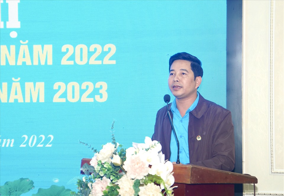 Ông Đặng Văn Hải - Chủ tịch Công đoàn ngành giáo dục - Cụm trưởng Cụm thi đua số 5 phát biểu tại hội nghị. Ảnh: Quỳnh Trang