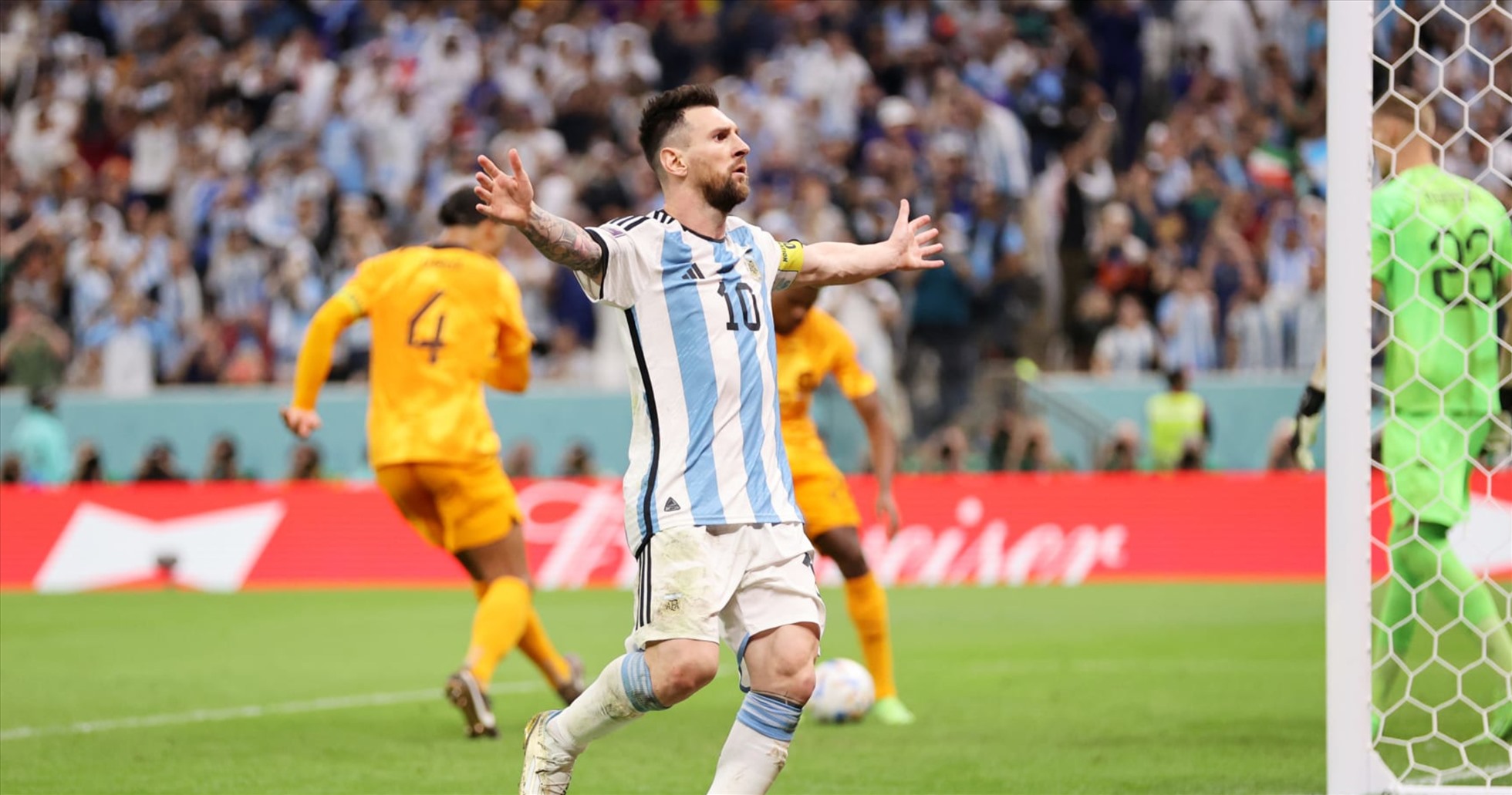 Một mình Messi là đủ sức để gồng gánh Argentina đến bán kết. Ảnh: AFP