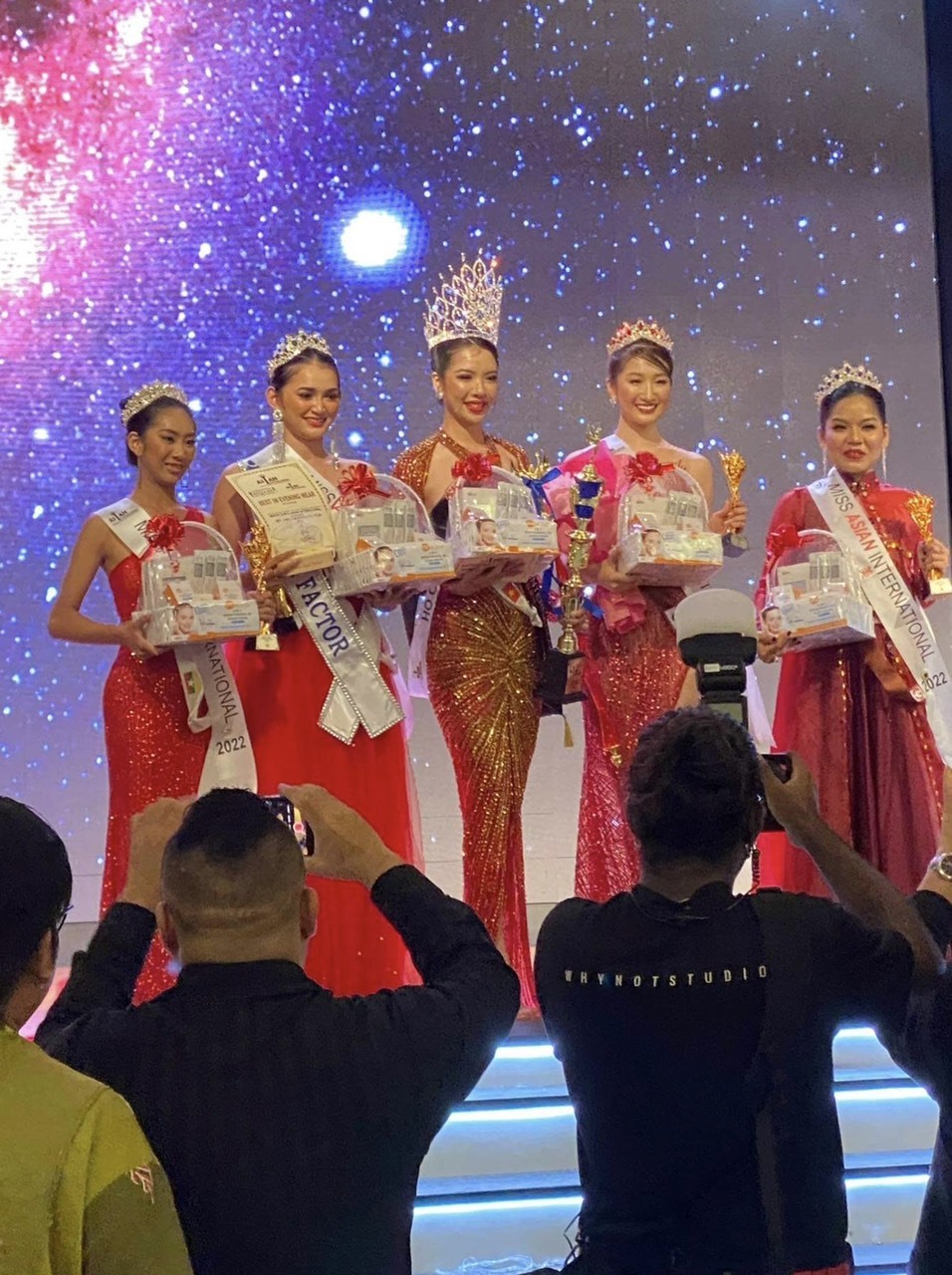 Nguyễn Thuỳ Dung – đại diện Việt Nam, 27 tuổi đã đăng quang Hoa hậu châu Á 2022 (Miss & Mister Asian International 2022) vào tối 12.12 tại Malaysia.