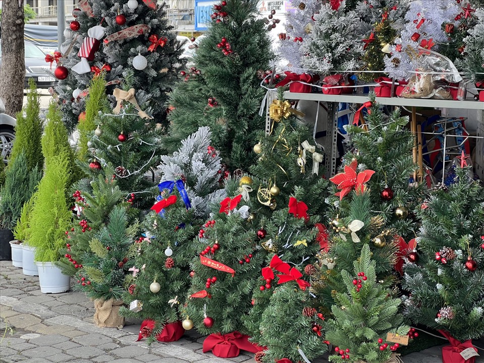 Đà Nẵng: Thị trường đồ trang trí Giáng sinh nhộn nhịp tháng cuối năm