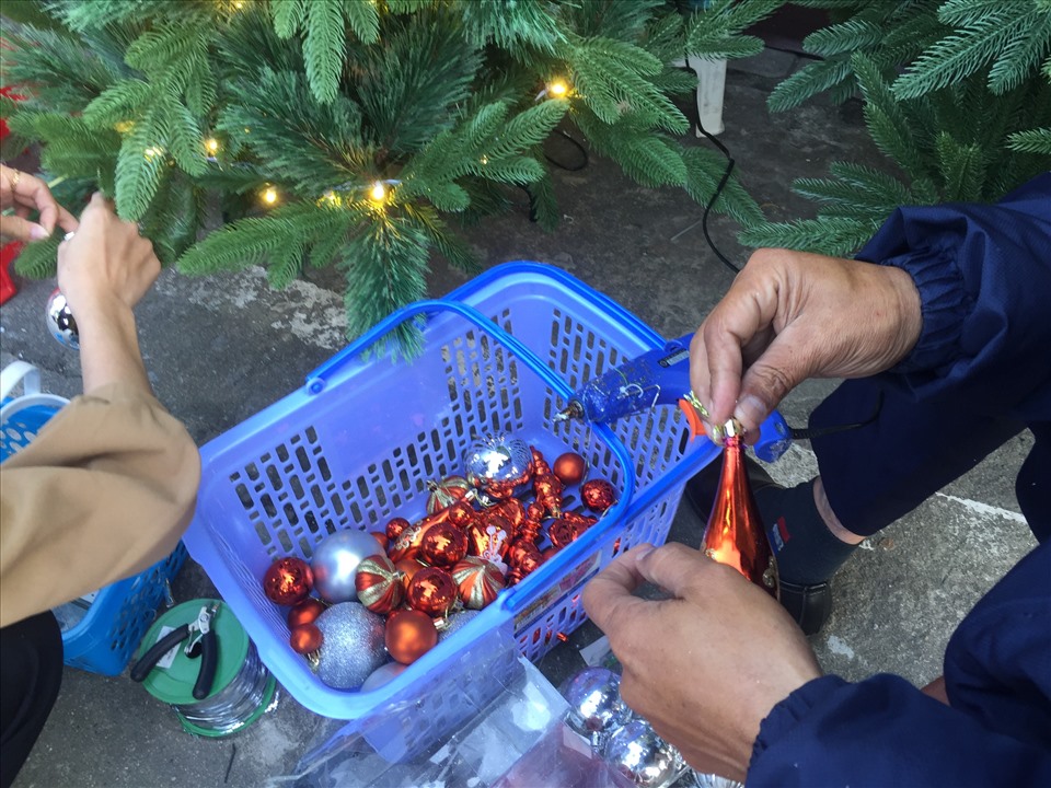Đà Nẵng: Thị trường đồ trang trí Giáng sinh nhộn nhịp tháng cuối năm