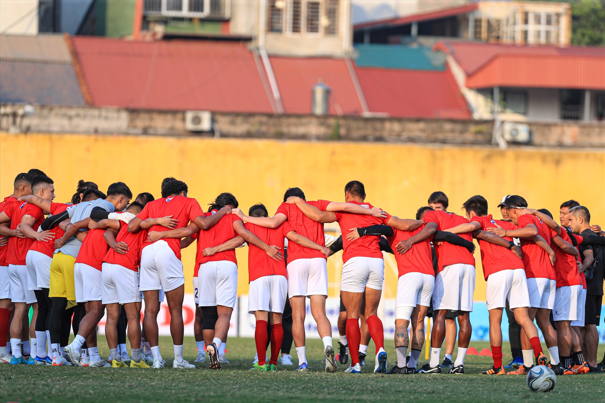 Chiều nay (13.12), đội tuyển Philippines đã có buổi làm quen sân Hàng Đẫy trước trận giao hữu gặp đội tuyển Việt Nam.