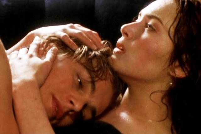 Kate Winslet và Leonardo Dicaprio lấy nhiều nước mắt của khán giả nhờ màn hóa thân xuất sắc trong “Titanic“. Ảnh: Ảnh cắt từ video