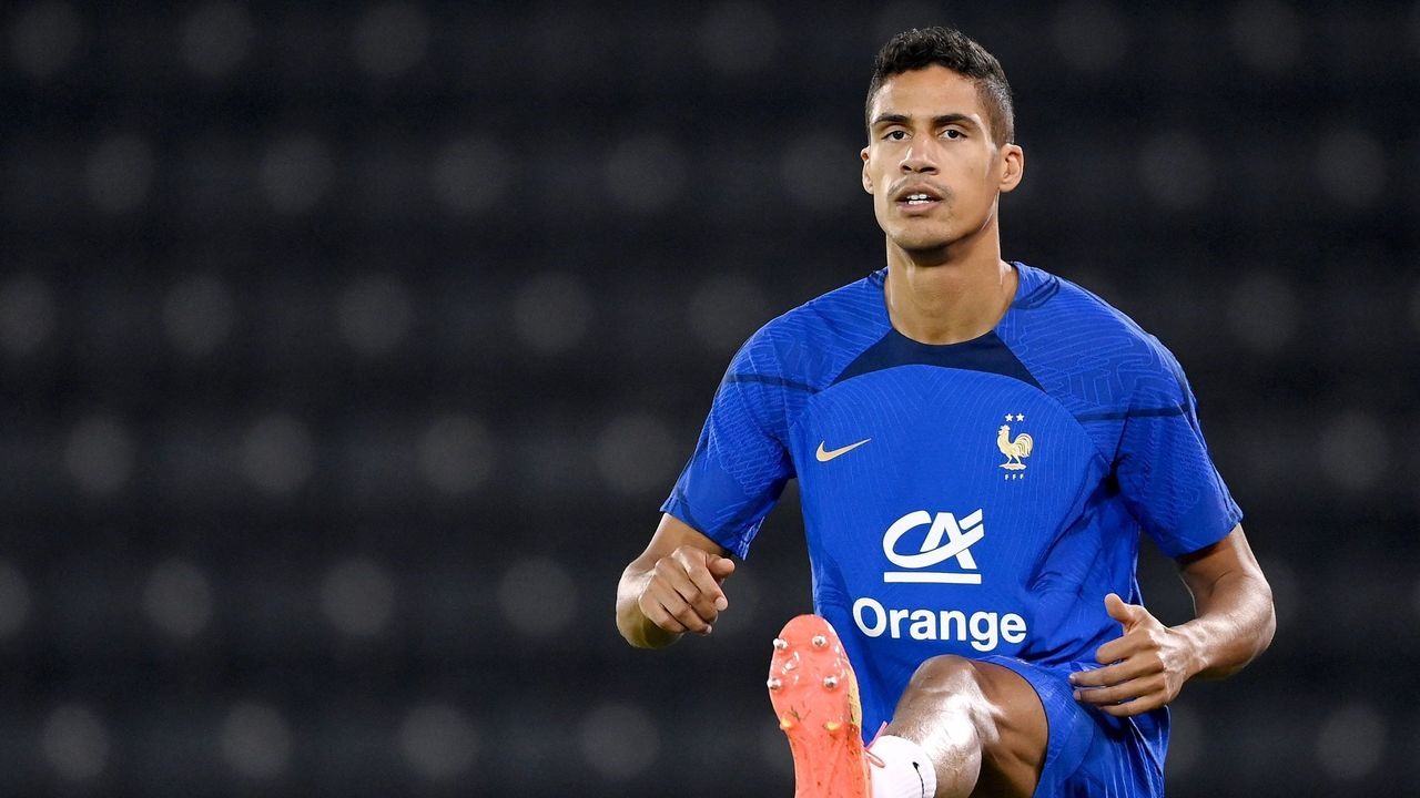 Thật may cho Pháp là Varane đã kịp trở lại. Ảnh: AFP
