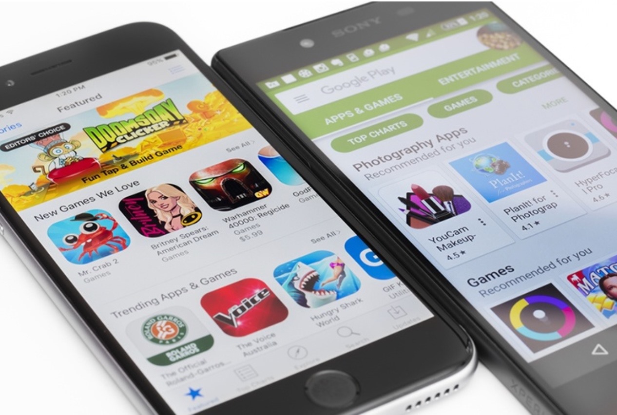 Hiện tại, Google Play đang là cửa hàng ứng dụng cạnh tranh trực tiếp với App Store của Apple. Ảnh: AFP