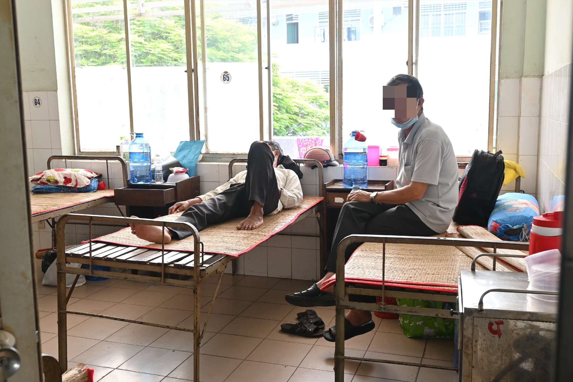 Trong khi đó, Bệnh viện đa khoa trung tâm Tiền Giang đã xuống cấp, một số giường bệnh đã rỉ sét.