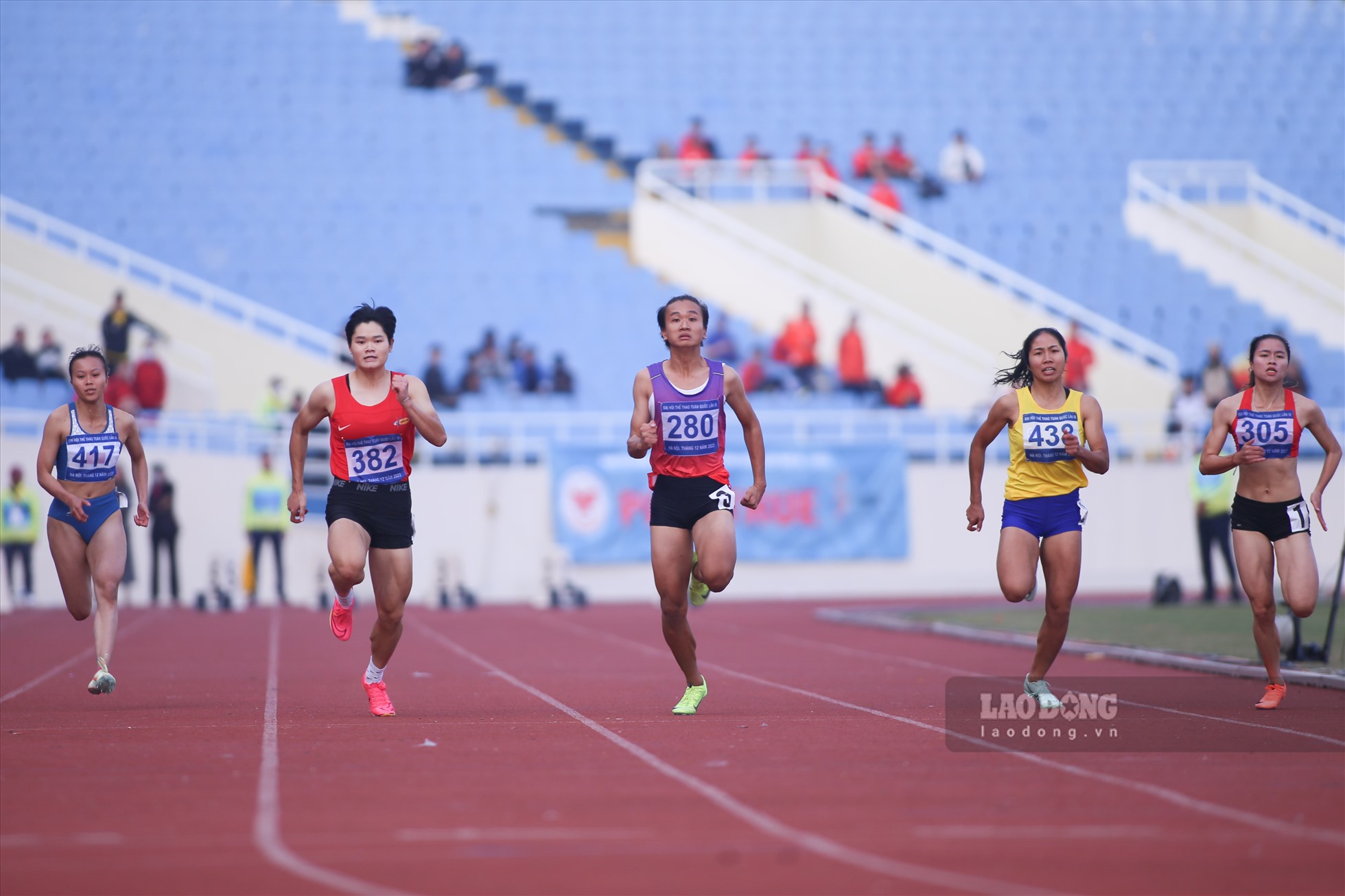Ở nội dung 100m nữ, huy chương vàng thuộc về Trần Thị Nhi Yến (đoàn Long An) với thời gian 11 giây 75, tiếp sau là Hoàng Dư Ý (đoàn Quân đội) với thời gian 11 giây 81 và xếp thứ 3 là Kha Thanh Trúc (Nghệ An) đạt thành tích 11 giây 87.