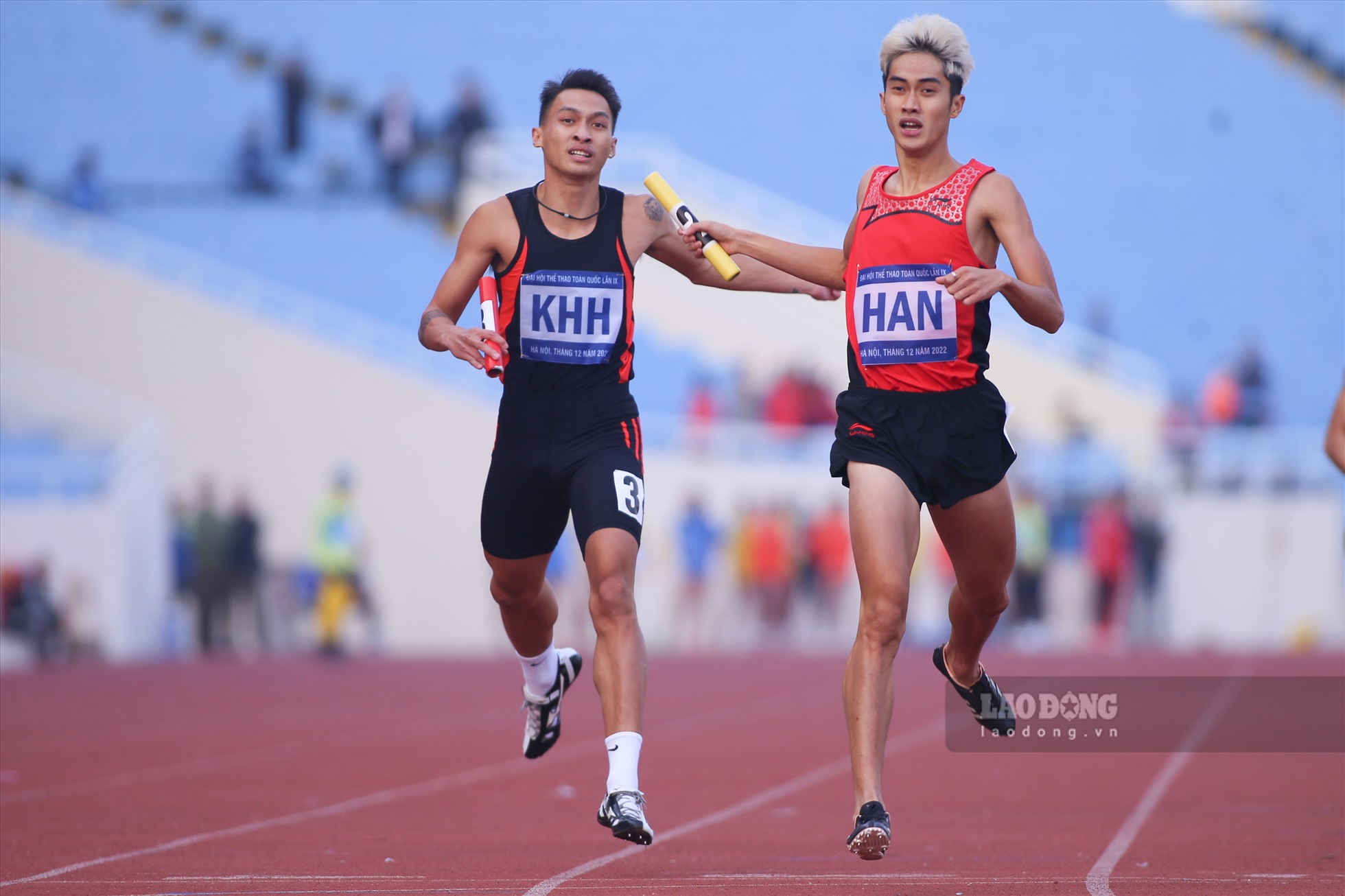 Trong khi đó, nội dung tiếp sức 4x400m nam là màn thể hiện ấn tượng của đoàn Hà Nội với thành tích 3 phút 12 giây 22.