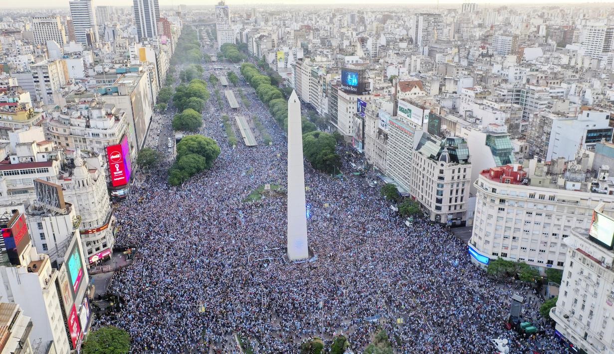 Đường phố thủ đô Buenos Aires của Argentina sau khi Messi và các đồng đội vào đến chung kết. Ảnh: AFP