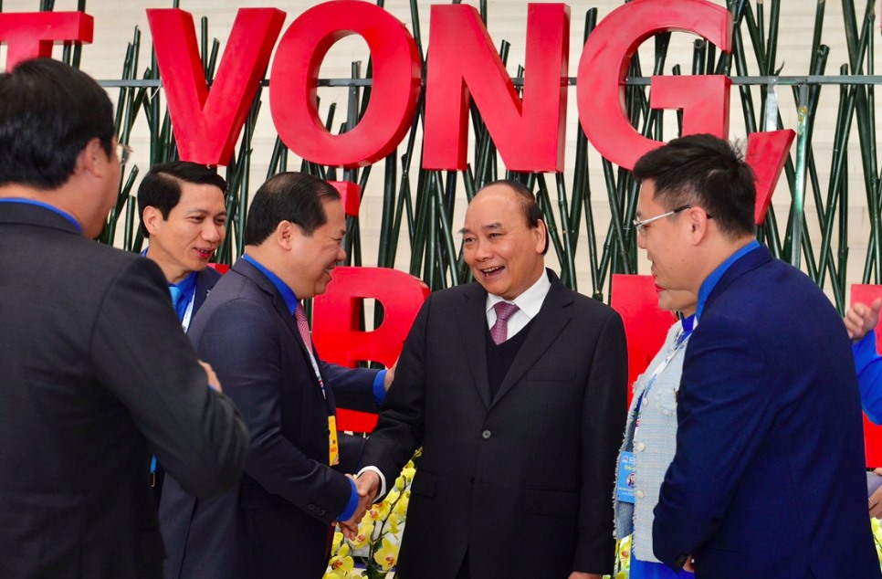 Chủ tịch nước Nguyễn Xuân Phúc gặp gỡ các cán bộ Đoàn tại đại hội.