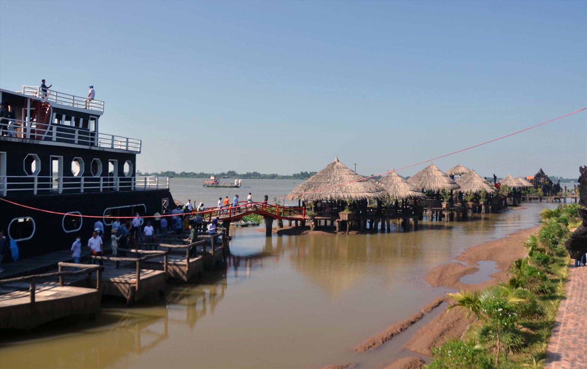 Quang cảnh sông nước hữu tình tại Khu du lịch Cồn Én. Ảnh: Lục Tùng
