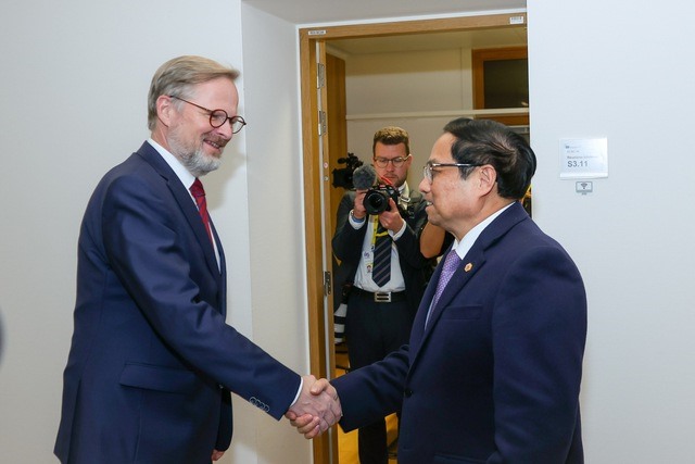 Thủ tướng Phạm Minh Chính gặp Thủ tướng Czech Petr Fiala. Ảnh: VGP