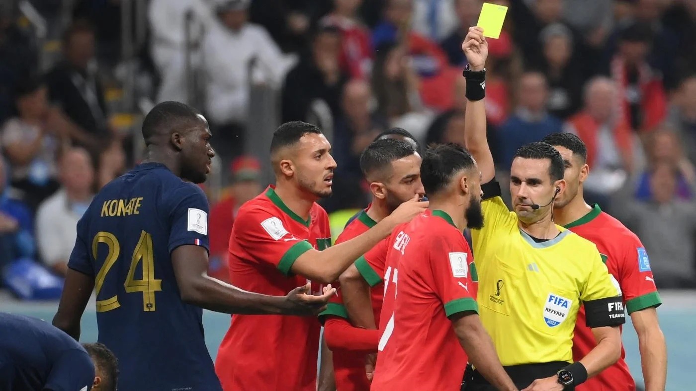Morocco không được hưởng penalty, còn Sofiane Boufal sau đó nhận thẻ vàng