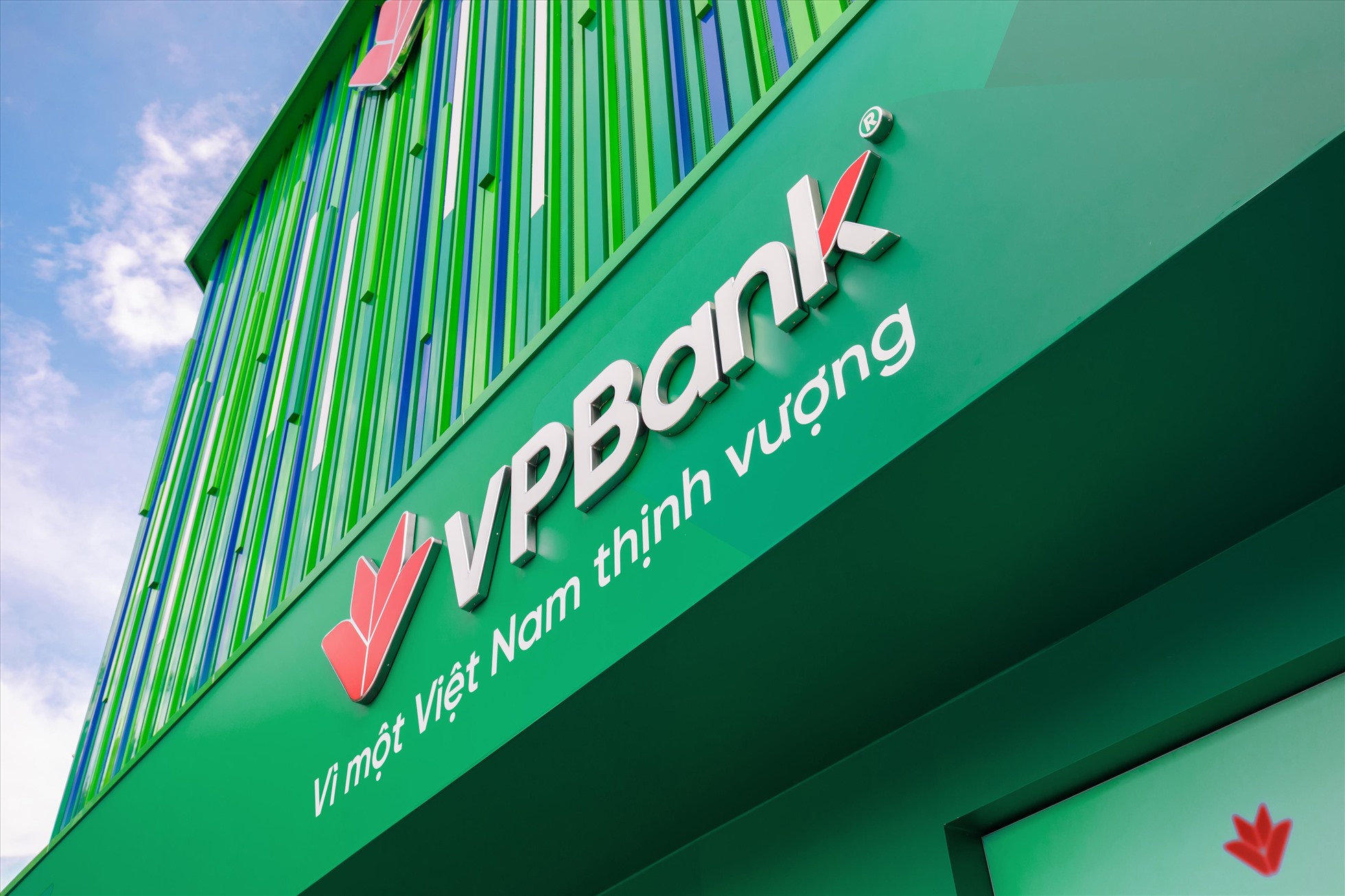 VPBank thay đổi mặt tiền chi nhánh theo định vị mới. Nguồn: VPBank