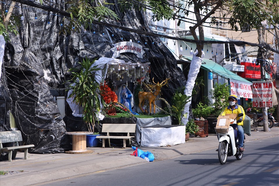 Giáng sinh ở khu xóm đạo. Ảnh: Thanh Vũ.