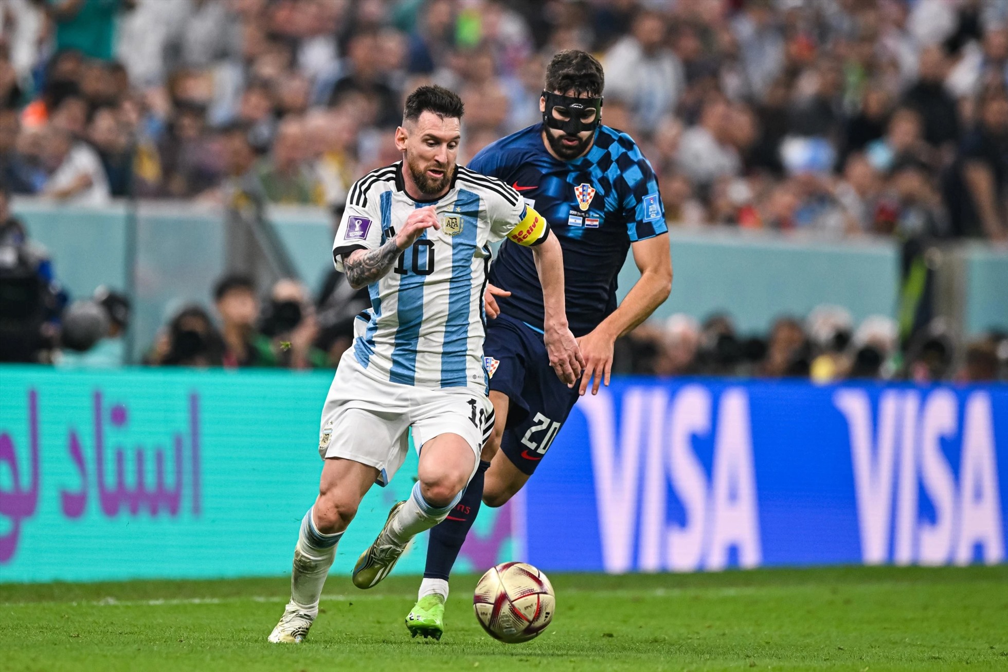 Tình huống Messi đi bóng dễ dàng qua Gvardiol trong trận bán kết. Ảnh: AFP