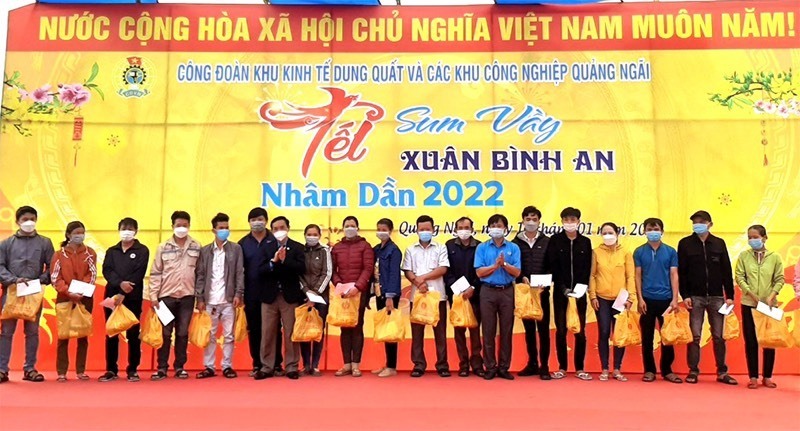 Công đoàn KKT Dung Quất và các KCN Quảng Ngãi tổ chức Tết sum vầy cho đoàn viên, người lao động năm 2022. Ảnh: Xuân Quang