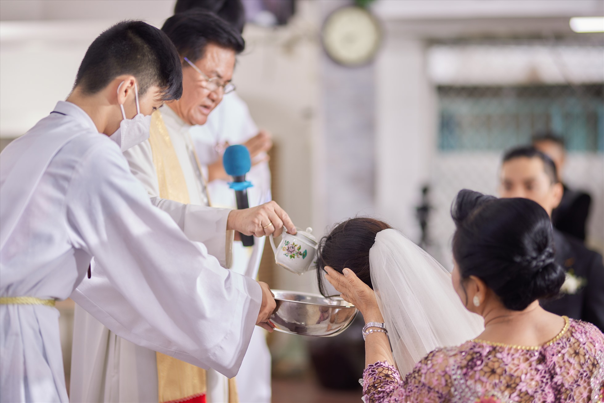 Hình ảnh buổi làm lễ trong nhà thờ của Khánh Thi - Phan Hiển. Ảnh: Nghệ sĩ cung cấp.
