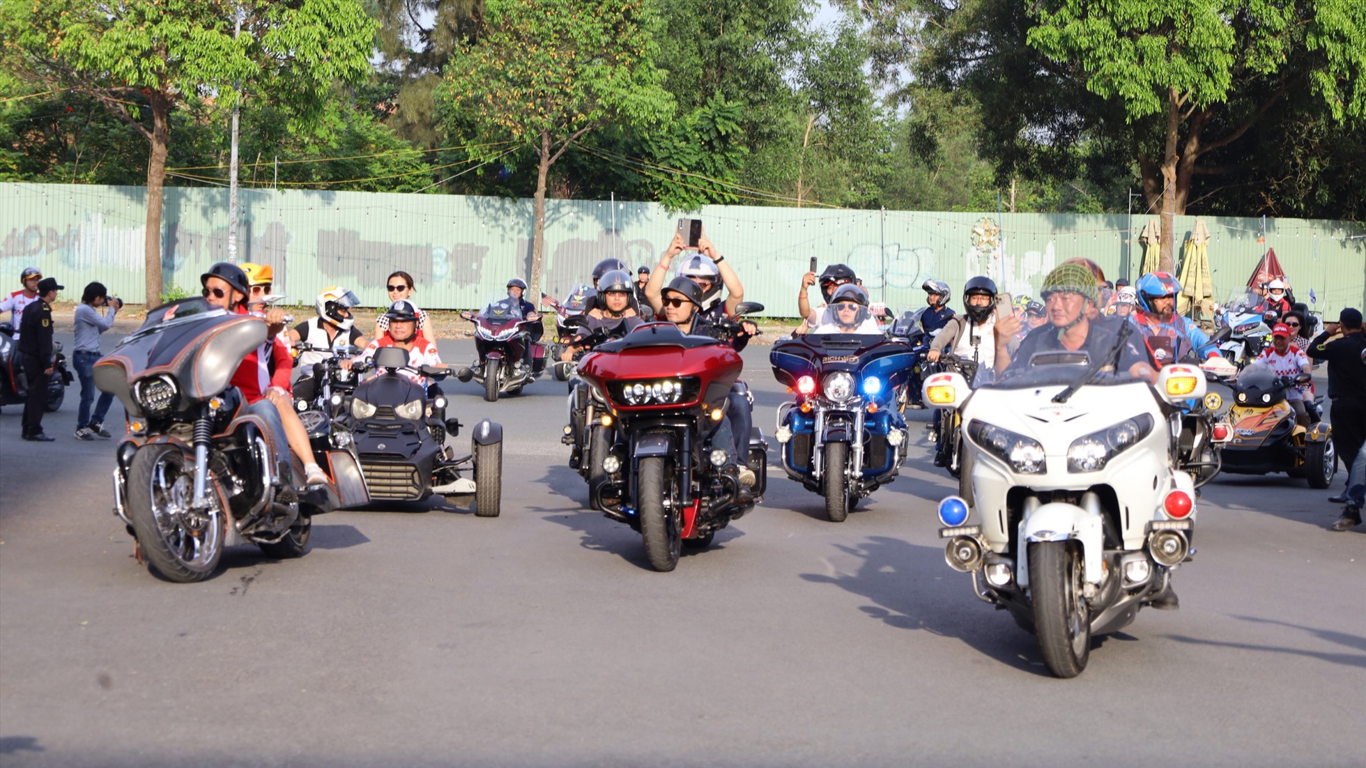 Theo Ban Tổ chức, Đại hội Moto năm nay không chỉ là cơ hội giao lưu dành riêng cho các tay lái khu vực ĐBSCL mà còn có cả các anh em “biker” khắp 3 miền Bắc, Trung, Nam; với tổng khoảng 1.100 biker, 1.000 xe phân khối lớn và gần 100 CLB, hội, nhóm moto trên cả nước cùng quy tụ về.