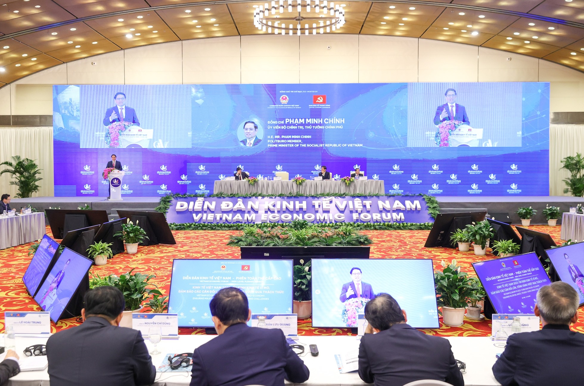 Thủ tướng phát biểu tại Diễn đàn Kinh tế Việt Nam lần thứ 5. Ảnh: Nhật Bắc