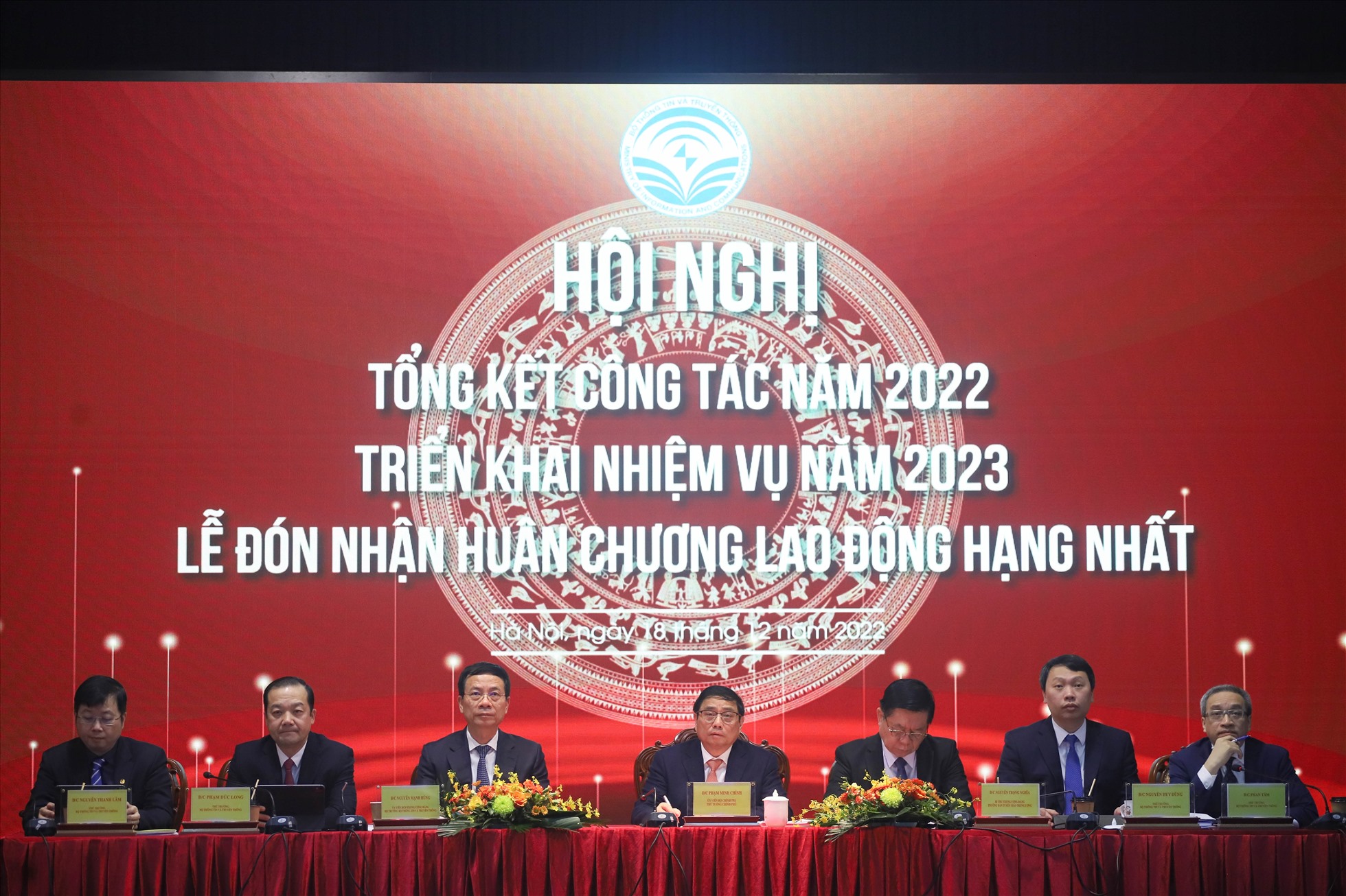 Thủ tướng Phạm Minh Chính và Trưởng ban Tuyên giáo Trung ương Nguyễn Trọng Nghĩa cùng lãnh đạo Bộ Thông tin và Truyền thông chủ trì Hội nghị.