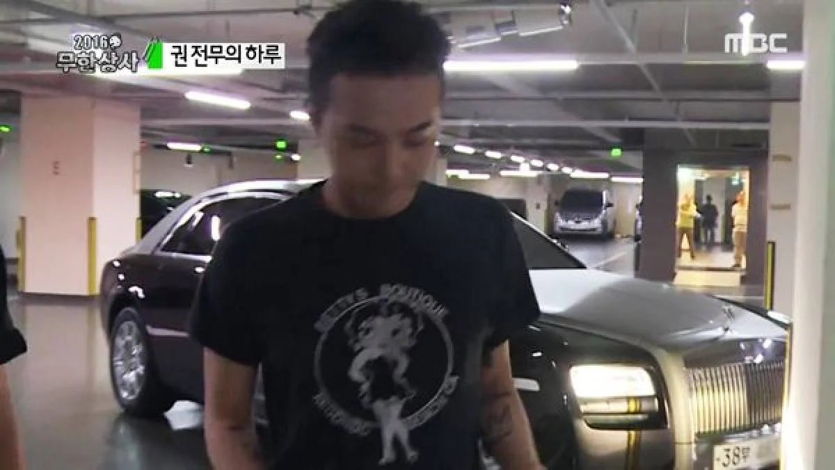 Chiếc xe từng được bắt gặp khi “tháp tùng” nam thần tượng đến buổi ghi hình chương trình “Infinite Challenge” của đài KBS vào năm 2016. Ảnh: Naver