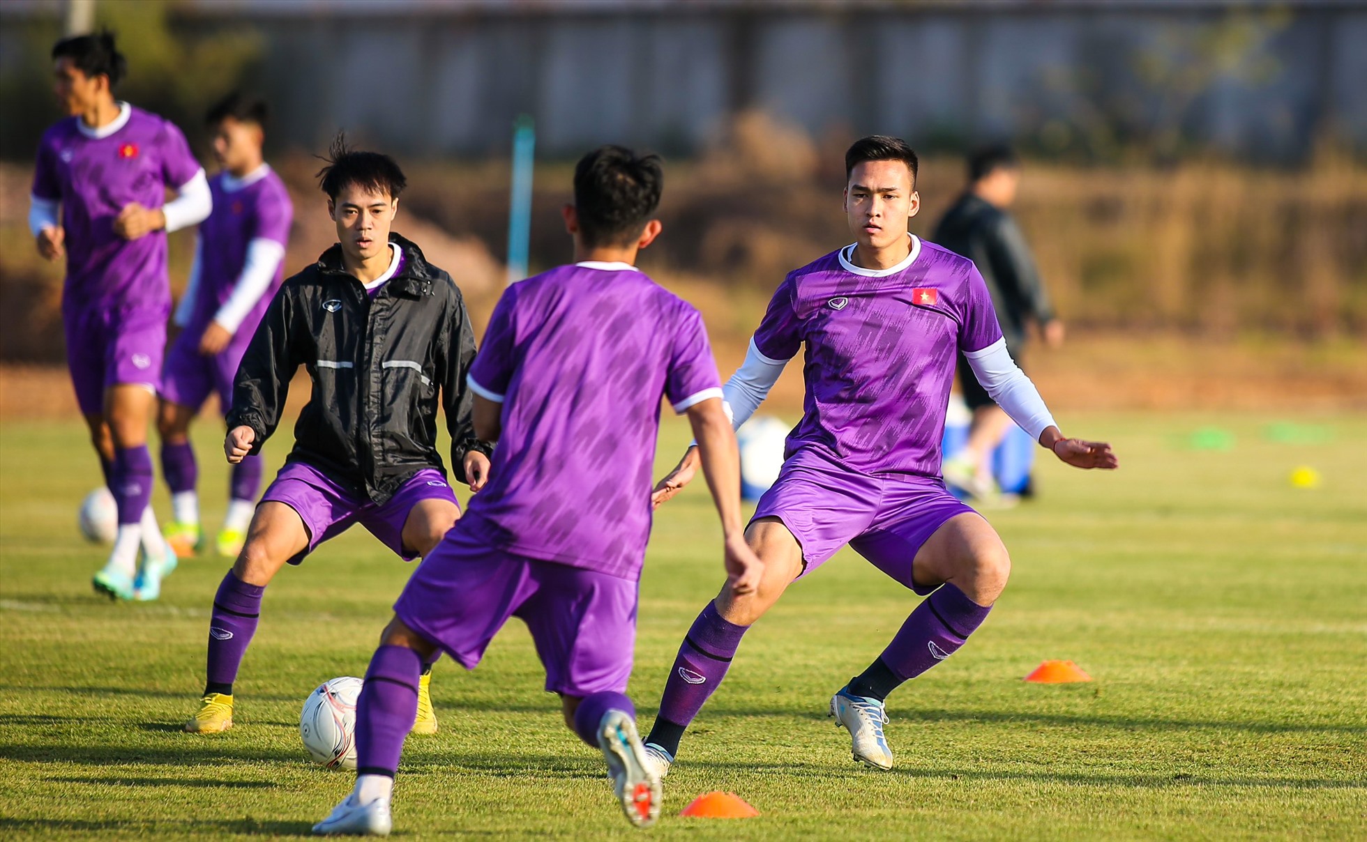 Chiều nay (18.12), đội tuyển Việt Nam đã có buổi tập thứ 2 tại Lào chuẩn bị cho trận khai màn AFF Mitsubishi Electric Cup 2022 gặp đội chủ nhà.