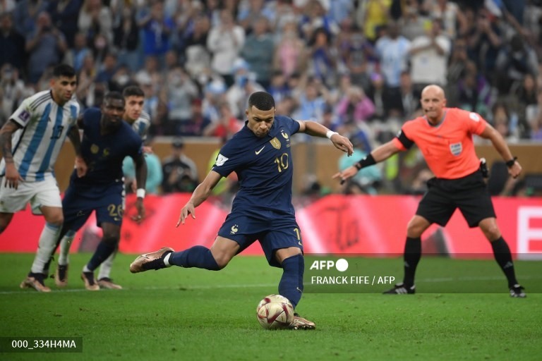 Mbappe tiếp tục tỏa sáng và đưa trận đấu về vạch xuất phát. Ảnh: AFP