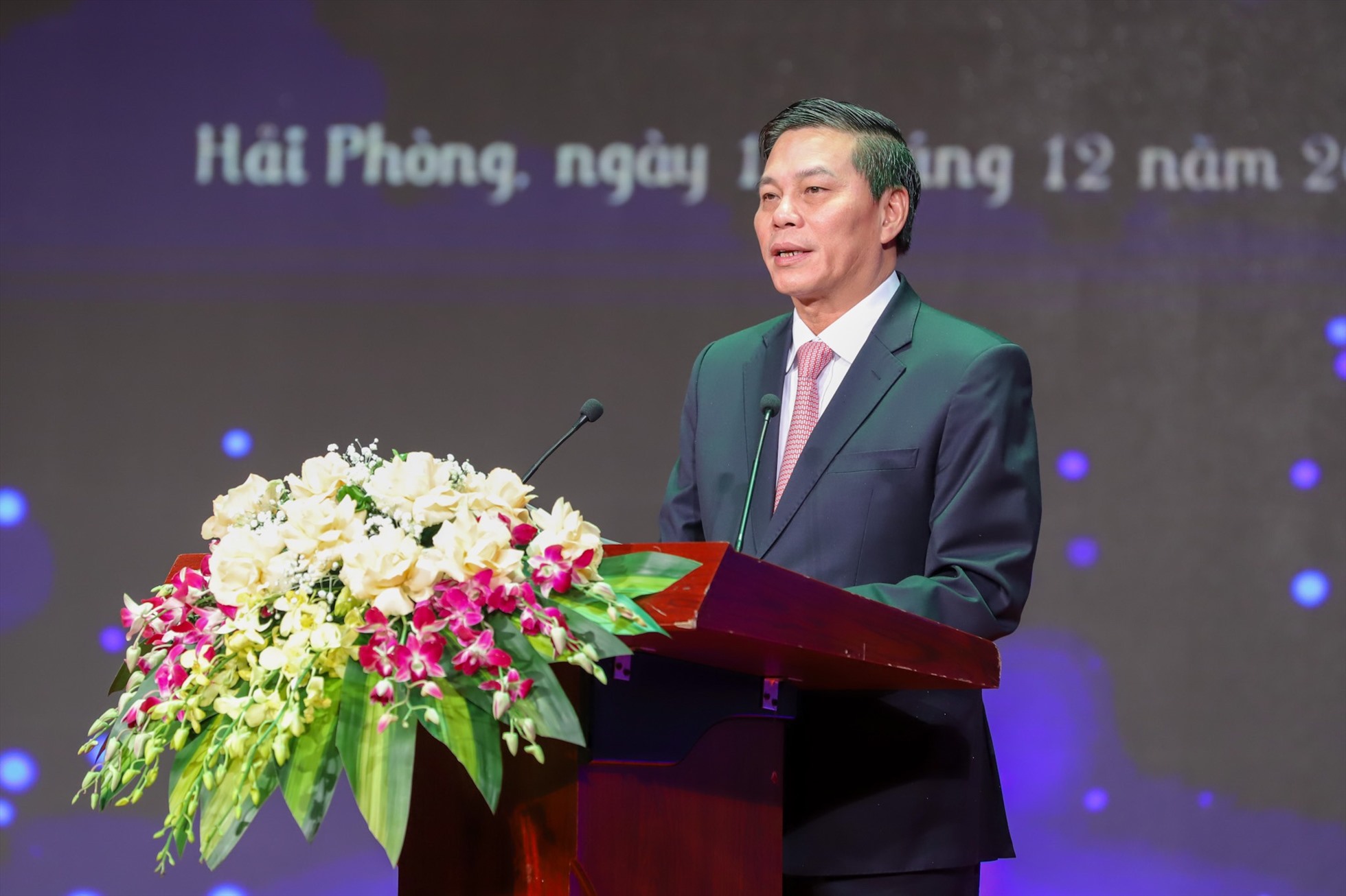Chủ tịch UBND TP Hải Phòng - ông Nguyễn Văn Tùng phát buổi tại buổi lễ. Ảnh: T.Hà