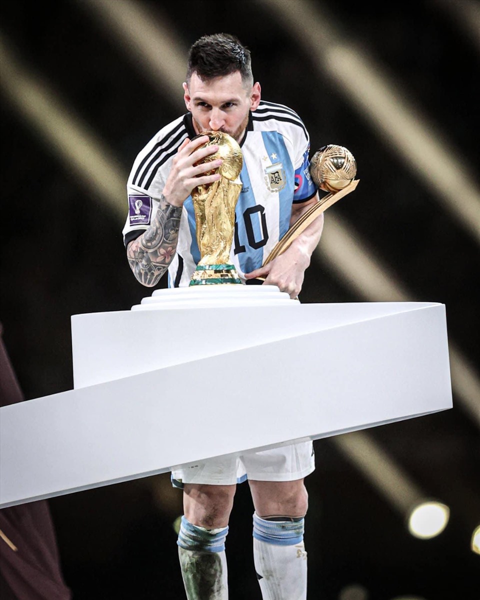 Tuyển Argentina, tiền thưởng, chức vô địch World Cup: Đây là khoảnh khắc đáng nhớ của đội tuyển Argentina khi giành chức vô địch World Cup và thưởng phần thưởng xứng đáng cho sự nỗ lực của cả đội. Hãy cùng xem và cảm nhận sự hồi hộp và niềm vui của các cầu thủ khi giành chiến thắng danh giá này.