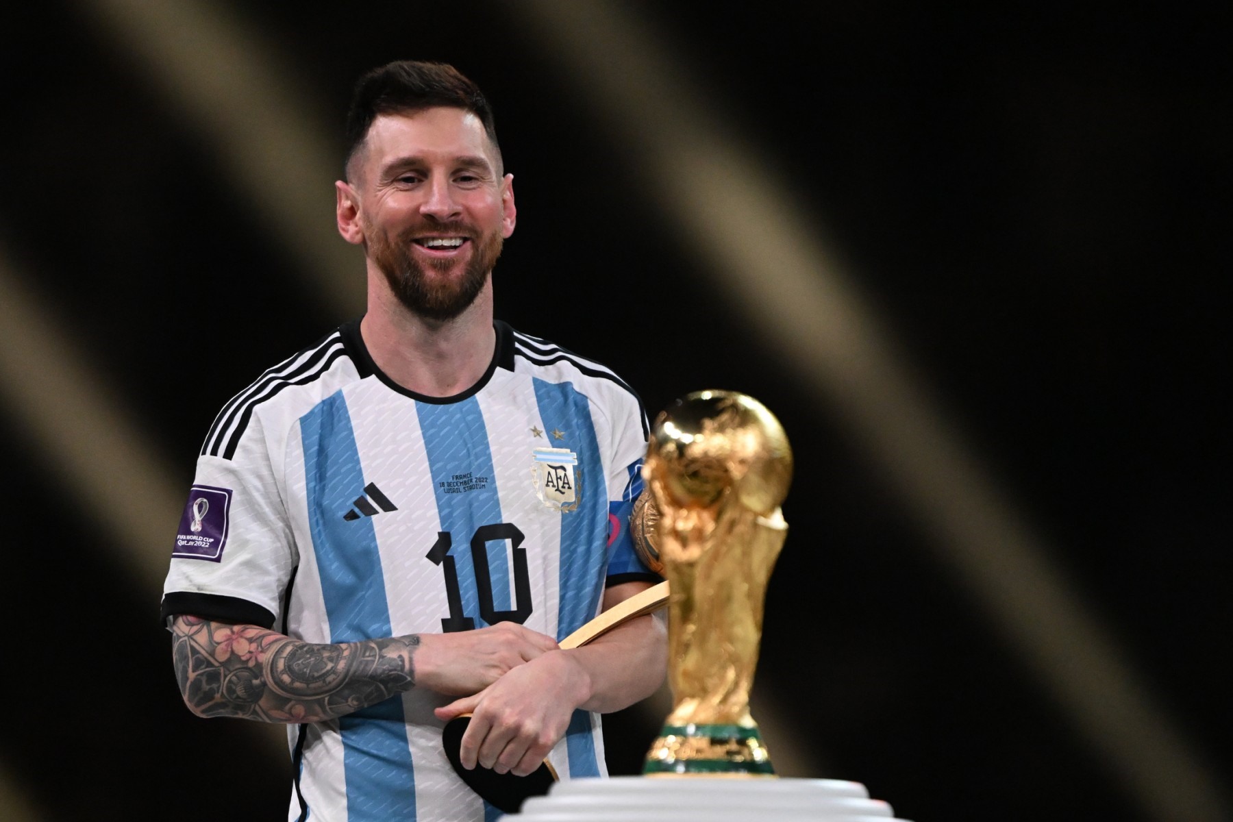 Messi được trao giải Quả bóng vàng cho cầu thủ xuất sắc nhất World Cup 2022. Ảnh: AFP
