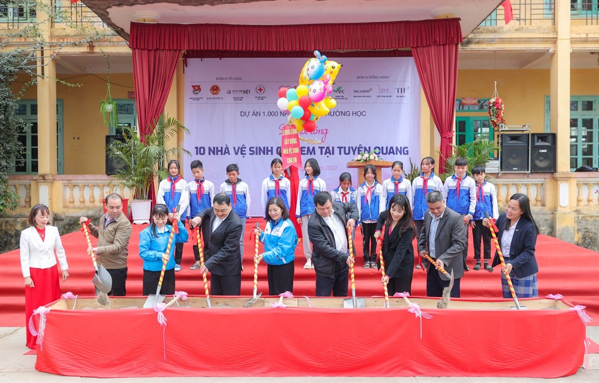Tập đoàn TH vừa cùng Quỹ Vì Tầm Vóc Việt và các đơn vị phối hợp động thổ xây dựng 32 nhà vệ sinh trường học tại các tỉnh Tuyên Quang, Lào Cai và Lai Châu.