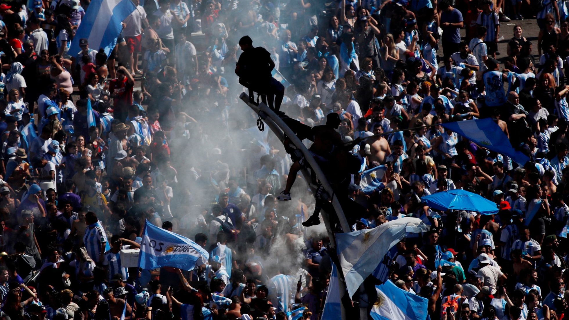 Chiến thắng của Argentina trong trận chung kết World Cup đã khiến hàng trăm nghìn người hâm mộ cuồng nhiệt đổ ra đường ở Buenos Aires.