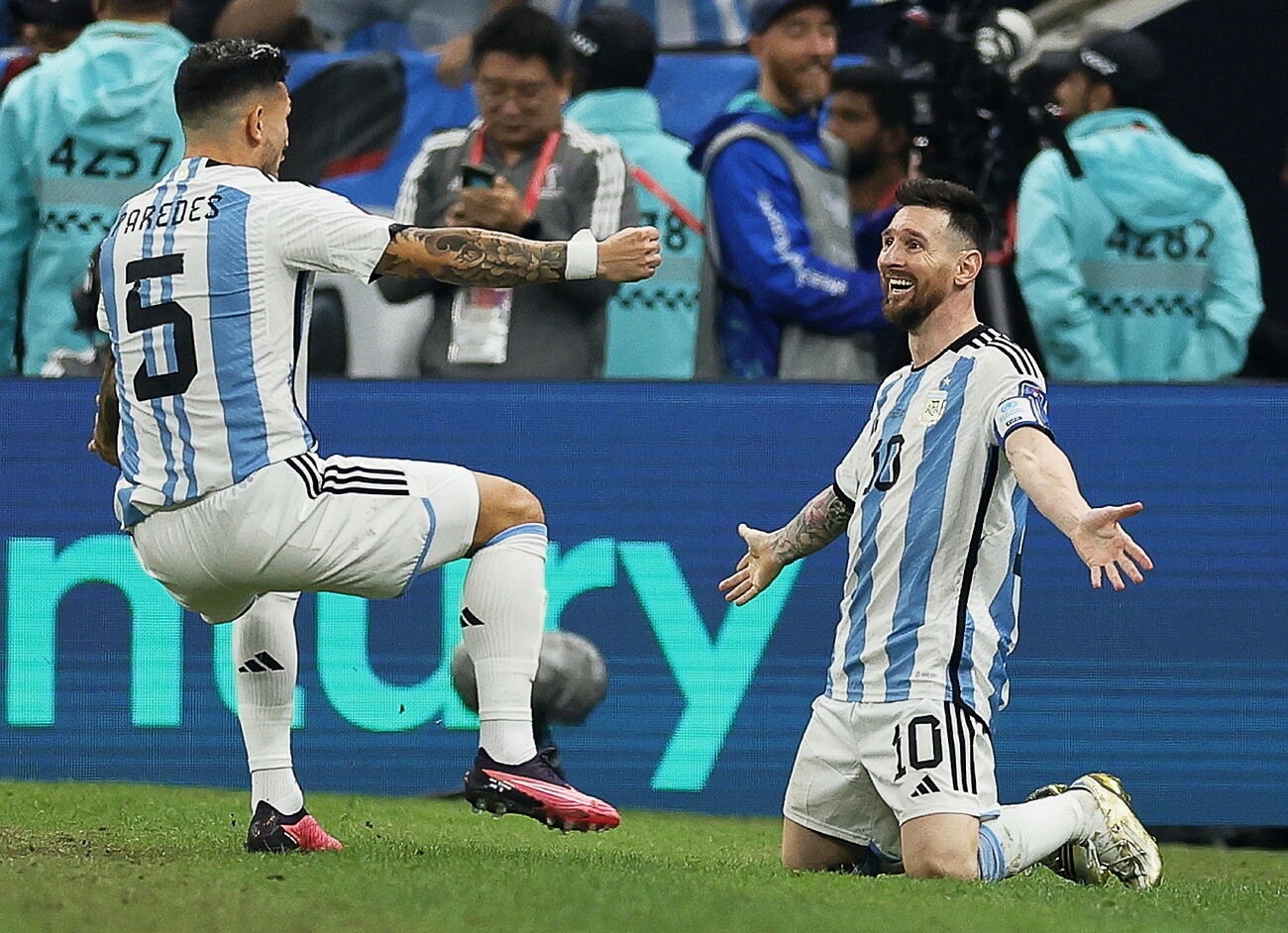 Có một Messi xù xì, gai góc hơn, nhưng cũng “đàn ông hơn” và thể hiện phẩm chất của người dẫn đầu để chạm đến giấc mơ.