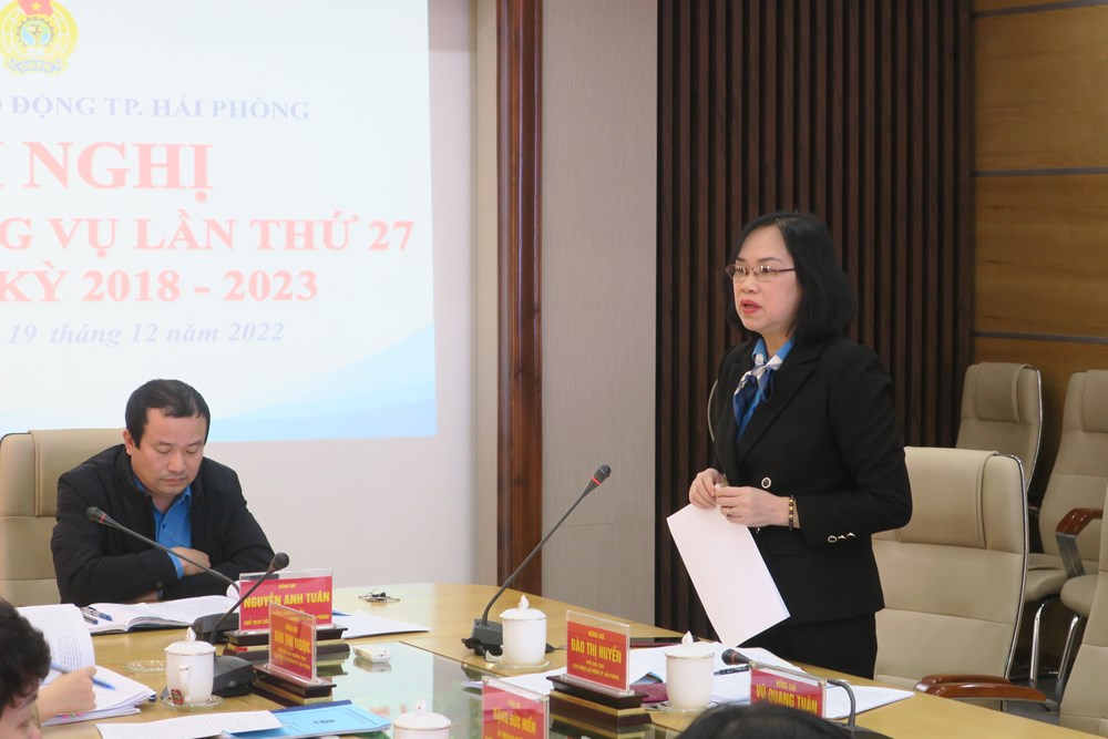Đào Thị Huyền - Phó Chủ tịch Liên đoàn Lao động TP Hải Phòng phát biểu tại hội nghị. Ảnh: H.Nhung