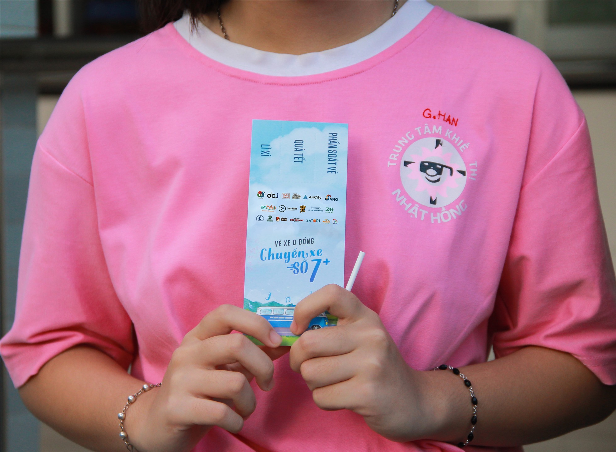 Trao tặng vé xe 0 đồng cho học sinh khiếm thị tại Trung tâm Nhật Hồng
